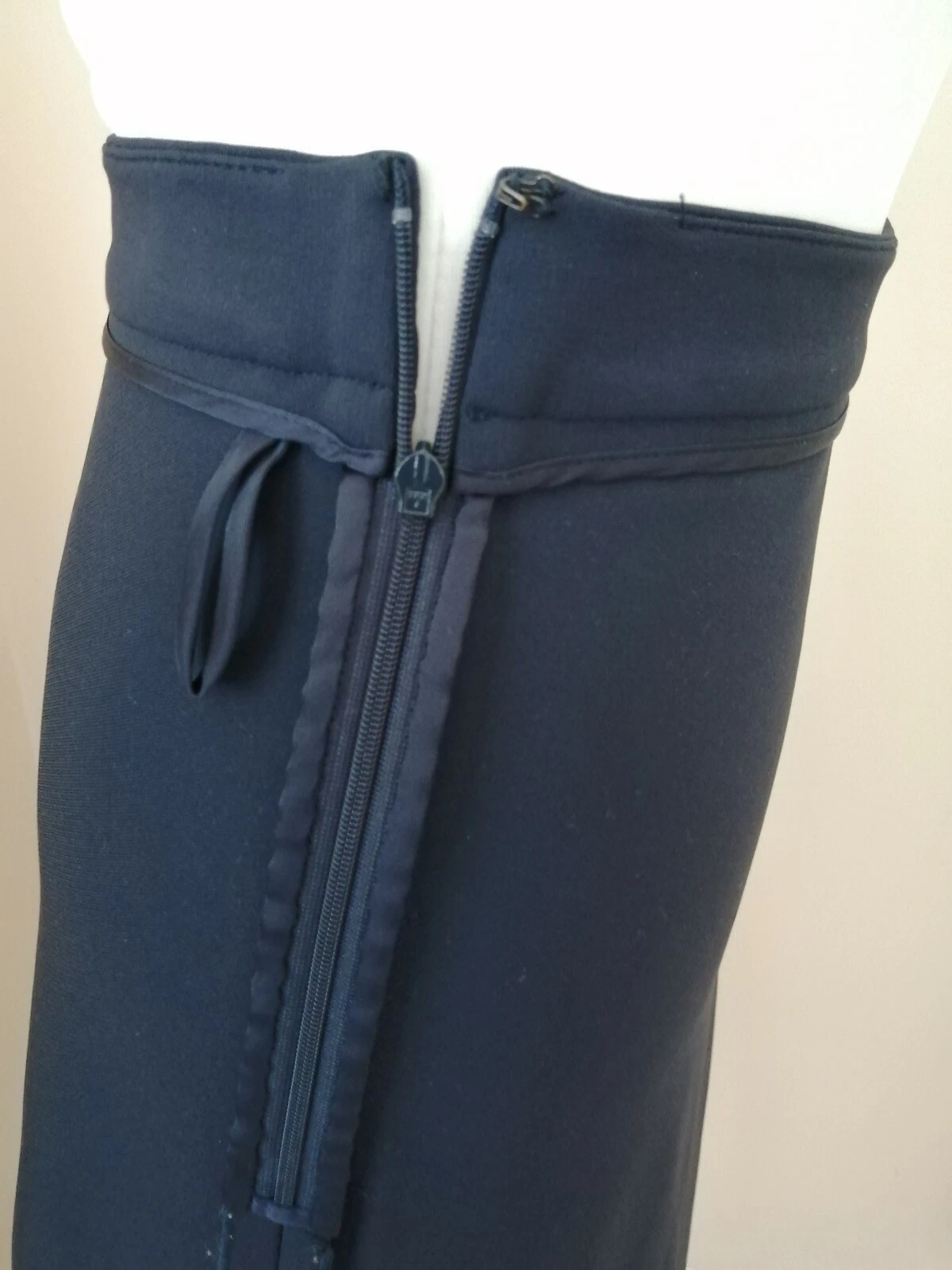 Designer VALENTINO vintage ladies A line Navy skirt. Size 6