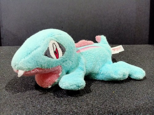 Pokemon Totodile Kuta Kuta Beanie Laying Plush Doll Toy Tomy Japan 5 5 Ebay