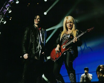 GFA Michael Jacksons Gitarrist Orianthi Signiert 8x10 Foto Beweis O2 COA
