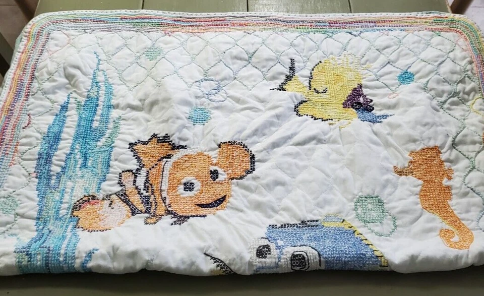 Edredón punto de cruz Disney's Finding Nemo Baby 30" L x 38" H Foto 3 de 4