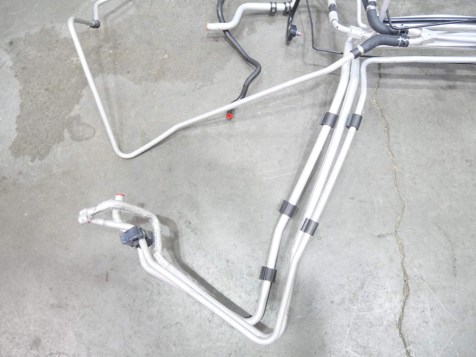 Used Underbody Engine Coolant Hoses Pipe Brake Line 2016-2021 McLaren 570S OEM