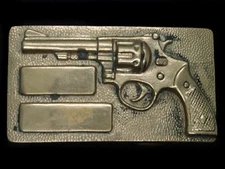 TA11146 VINTAGE 1978 **PISTOL** GUN & FIREARM SOLID BRASS BARON BELT BUCKLE