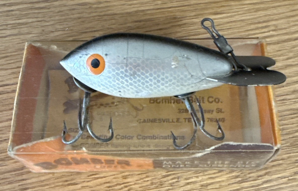 BOMBER FISHING LURE TIN SIGN 6x18 FLOATING WOODEN SHAD