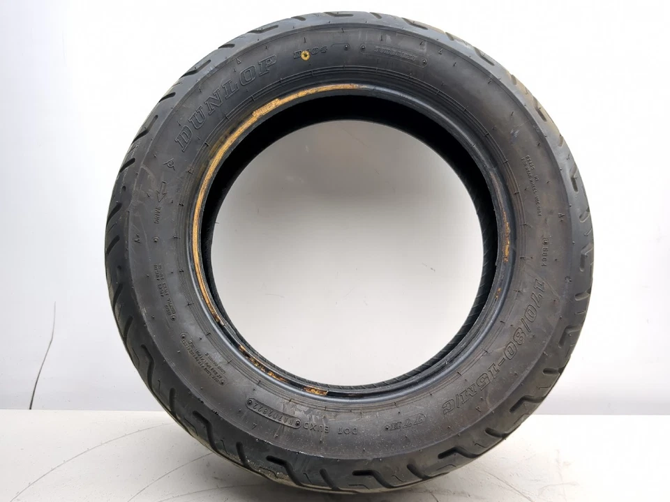 Задняя шина нарушителя 92-04 Suzuki VL 800 DUNLOP D404 170/80-15 - Изображение 3 из 4