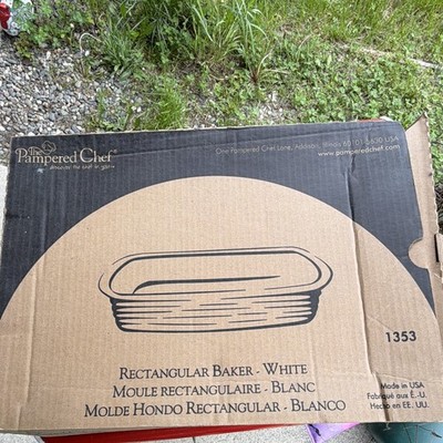New Pampered Chef 1353 White Ceramic Rectangular Baking Dish, 1.5L, 500°F Safe