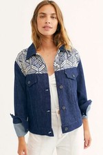 Levis Womens Sz Med French Fringe Trucker Jean Jacket Blue Ivory Flap Pockets