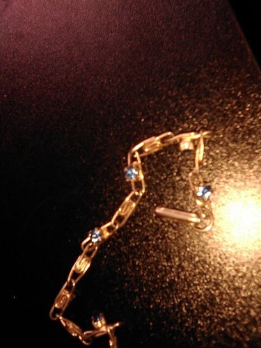 Modeschmuck Konvolut, 2 Armbänder, 1 Ring, 2 Pins. Pins sind Vintage. - Bild 6 von 21