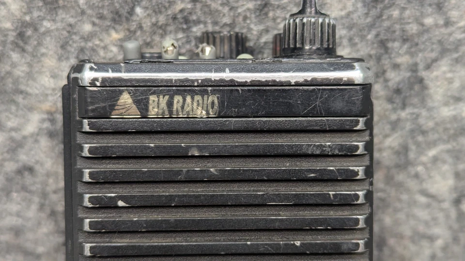 Radio portátil analógica Bendix King BK GPH5102XCMD VHF 136-174mhz Wildland Fire Foto 2 de 4