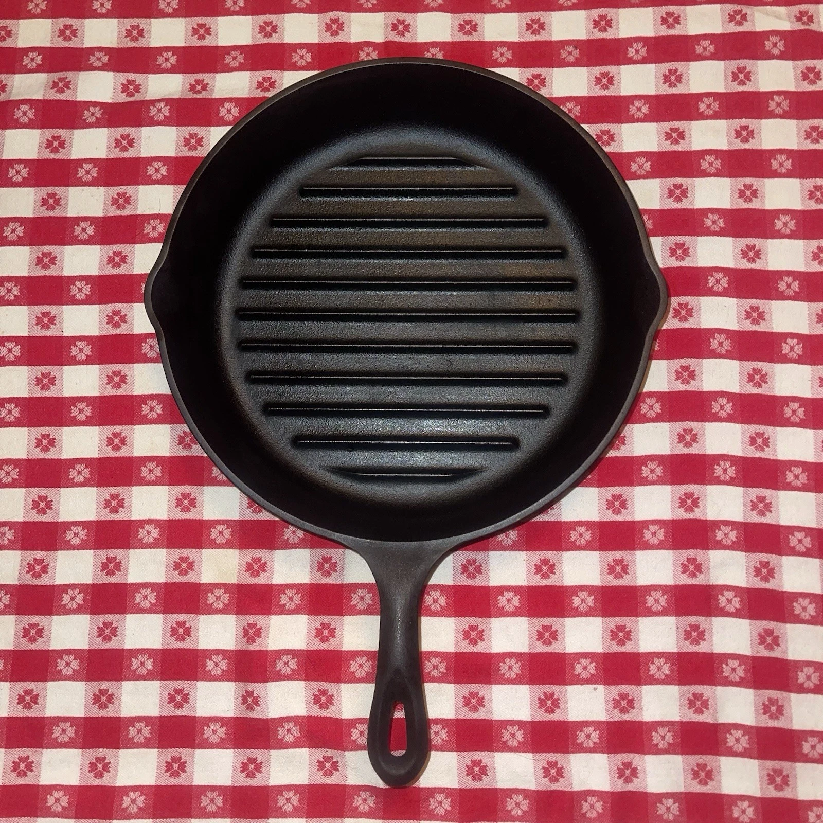 Lodge 9TB Cast Iron Grill Frying Skillet Fry Pan Double Spout USA Camping 11"