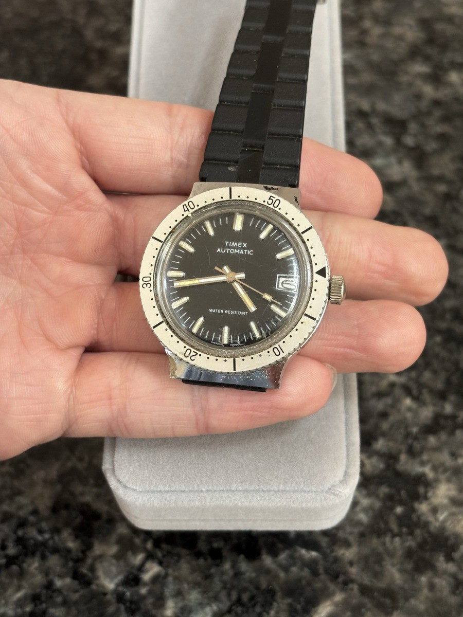 Vintage TIMEX Automatic Date 34320 10880 Men's Divers Style Black