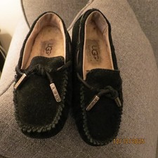 Ugg Black Moccasin Slipper Suede W/Metal UGG Tassles Girls Children size 10
