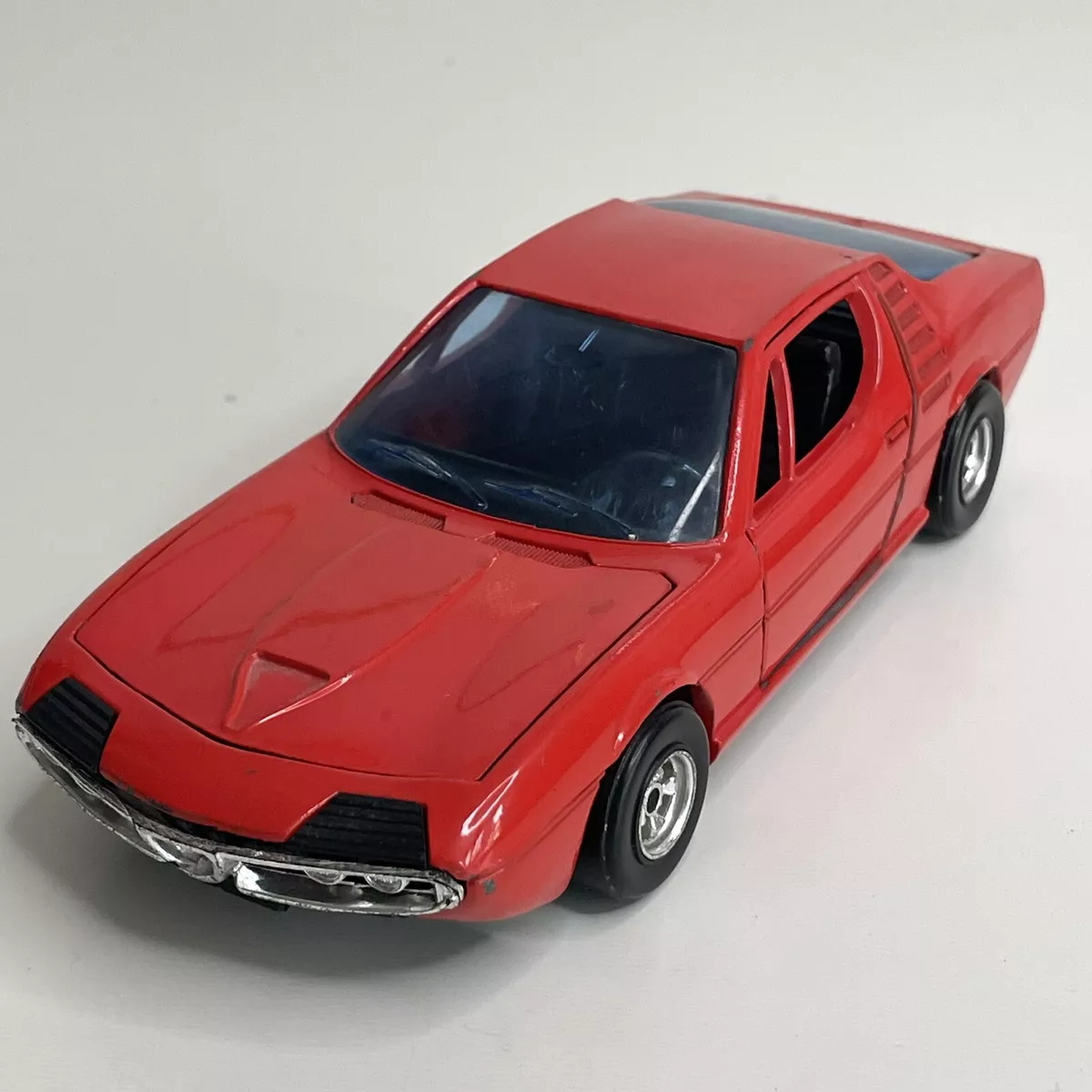 Politoys No. 6 Alfa Romeo Montreal made in Italy 1 25 scale Red