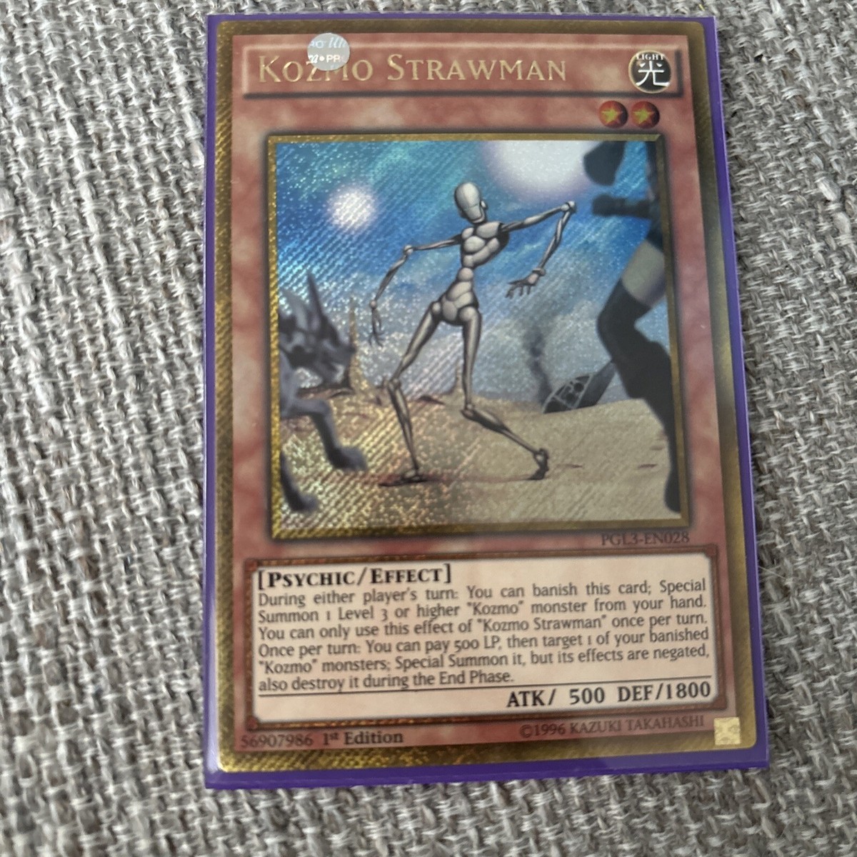 Yu-Gi-Oh! Kozmo Strawman Karte – Premium Gold: Infinite Gold, 1st Edition, Gold Secret Rare, Sammlerstück