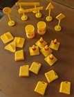 21 Pcs TOY  Barriers Barrels Signs Cones Fuel Cans PLASTIC CONSTRUCTION ITEMS — photo 3