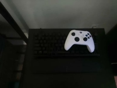 Corsair K70 Pro TKL Esports Gaming Keyboard / Xbox Series X Gaming Controller.