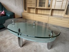 Glascouchtisch oval mit Füssen aus Metall , massiv