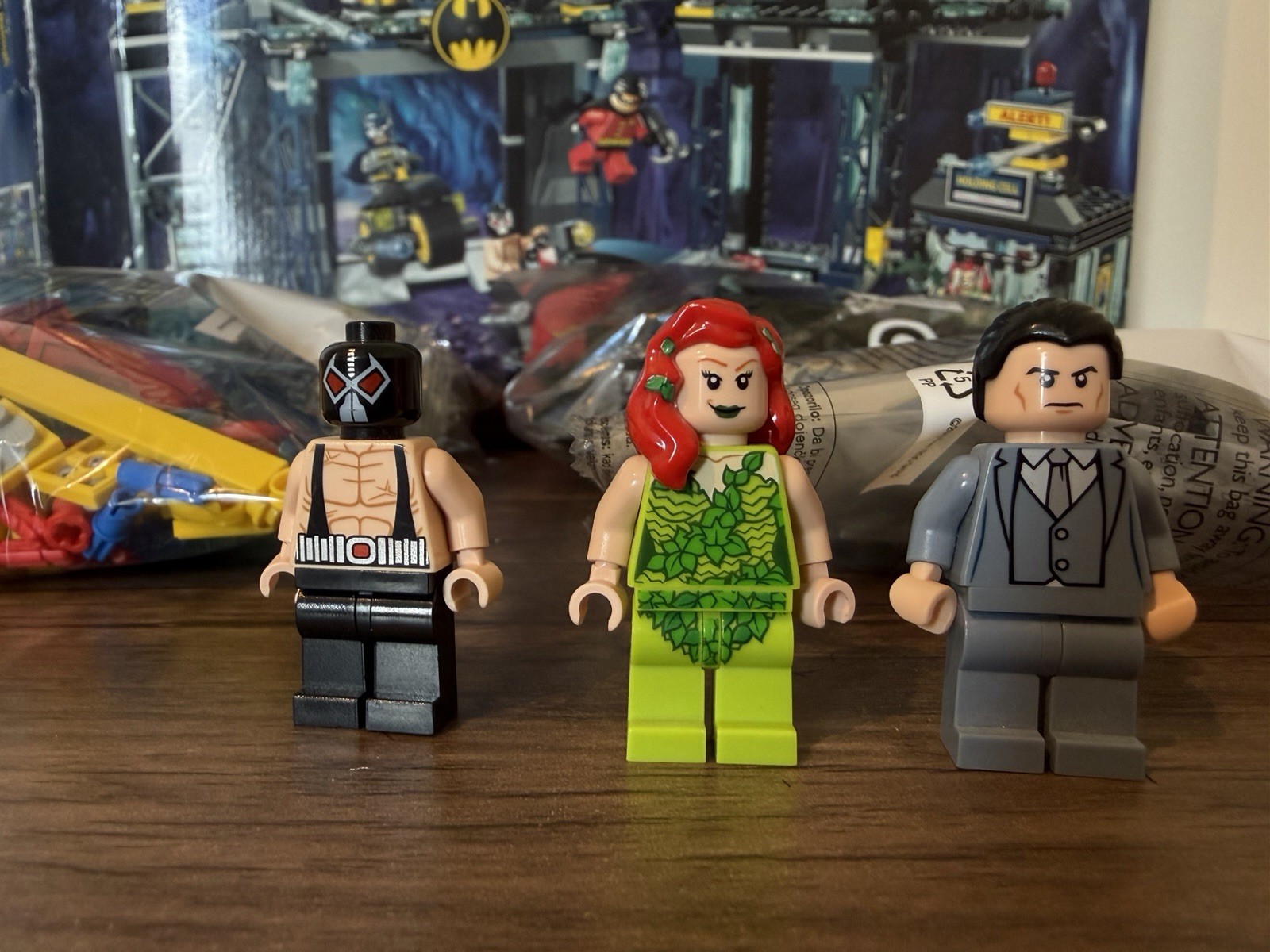 LEGO DC Universe Super Heroes 6860 The Batcave Complete Box Instructions 690pcs 3