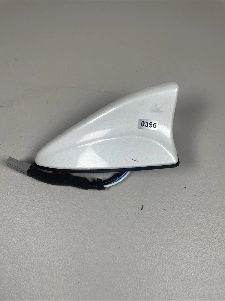 Hyundai Santa Fe 2013-2016 antena deportiva aleta de tiburón GPS techo OEM - blanco Foto 2 de 4