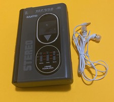 SANYO M GR75 Personal Stereo Radio Cassette Tape Equalizer FM/AM Earphones