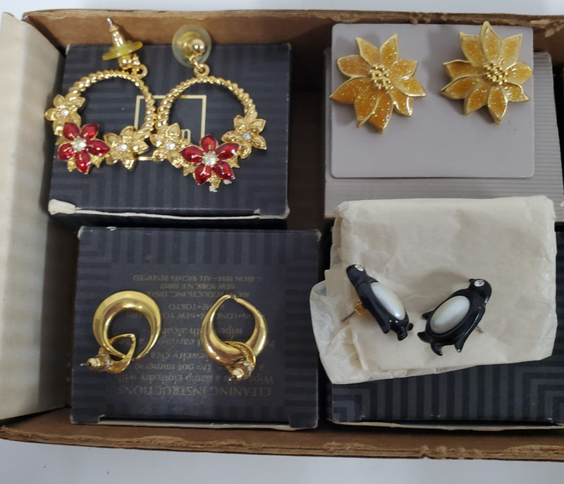 Vintage Jewelry Lot of 8 AVON Earrings & 1 Gold CROSS Necklace in BOXES CM6715