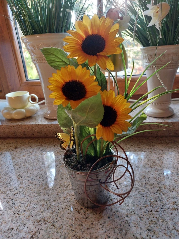 Sonnenblumen-Arrangement künstlich in gelb im silbernen Keramiktopf - Bild 1 von 1