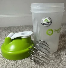 BlenderBottle - Classic 20 oz Water Bottle/Shaker Cup - Green /Clear BPA Free