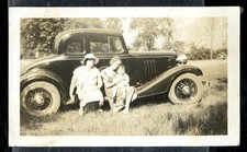 Vintage Photo WOMEN SIT ON BUMPER ANTIQUE CAR VINTAGE CAR 1930's