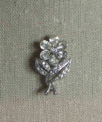 Vintage Darling Rhinestone Flower Pin #5683 Gift Box Free Shipping