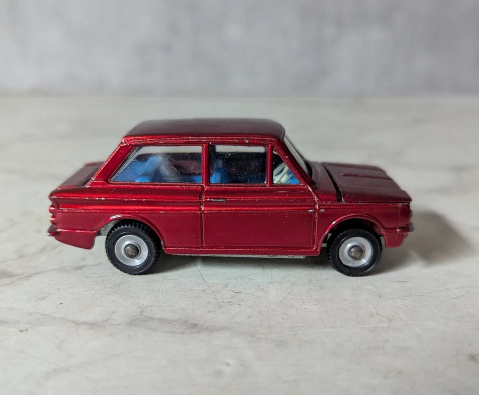 Dinky Toys 138 Hillman Imp de colección - interior borgoña y azul - en caja  Foto 3 de 4