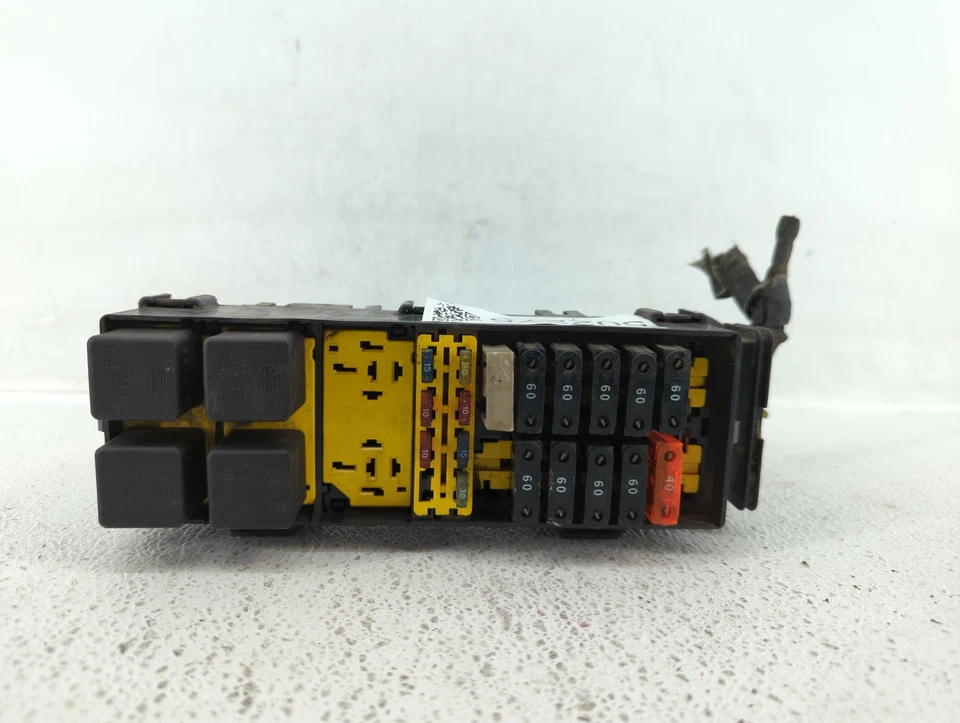 Ford Windstar 1996 caja de fusibles caja de fusibles módulo de relé KCSTC Foto 2 de 4