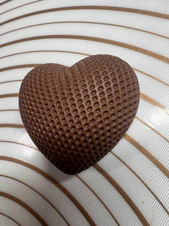 Handmade 3D Heart Milk Chocolate Bar Artisan Belgian Callebaut Gift Unique 100g. - Image 2 of 4