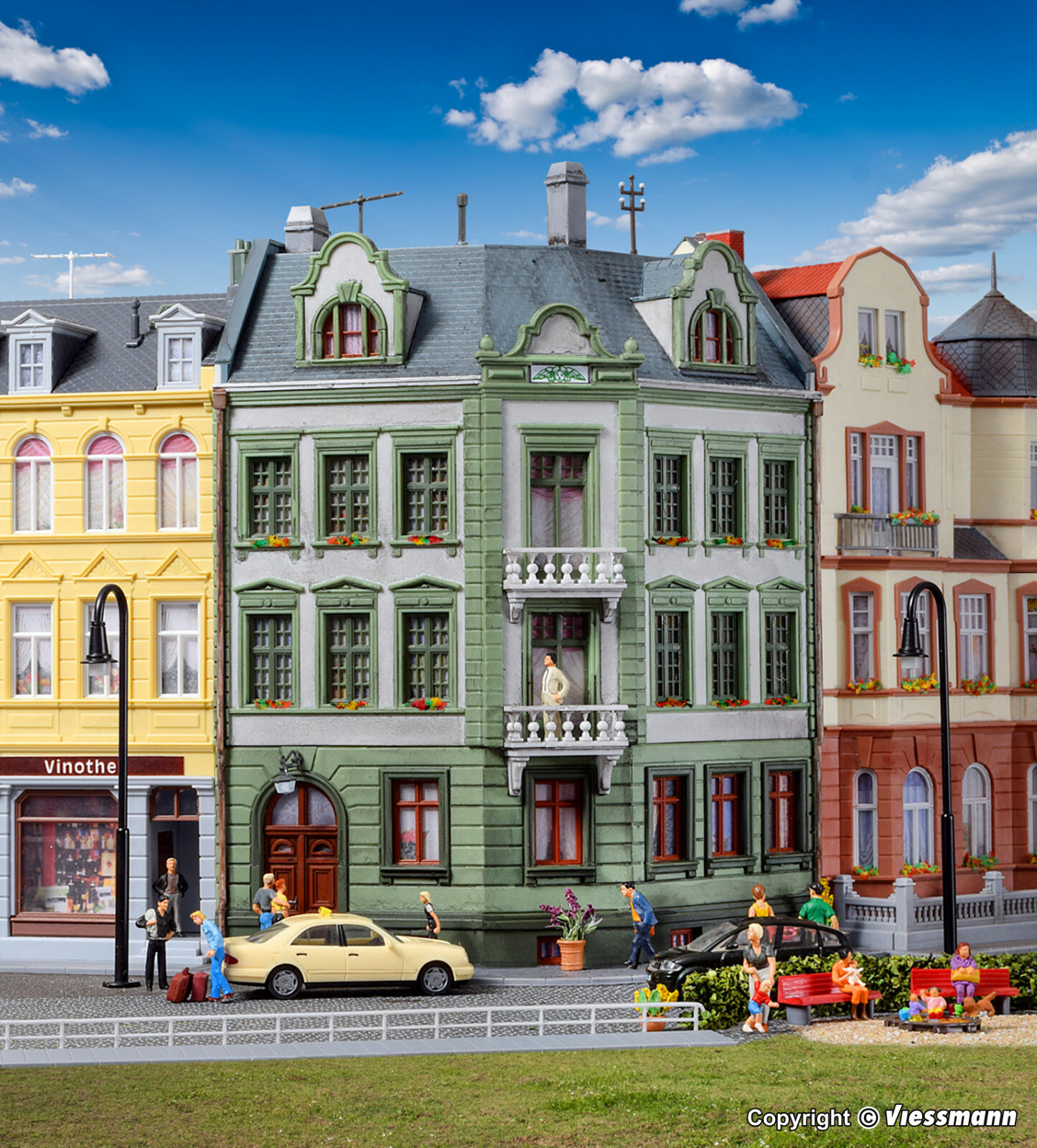 Kibri H0 38385 - Haus am Elbenplatz   L 16,8 x B 16 x H 19,5 cm Bausatz Neuware