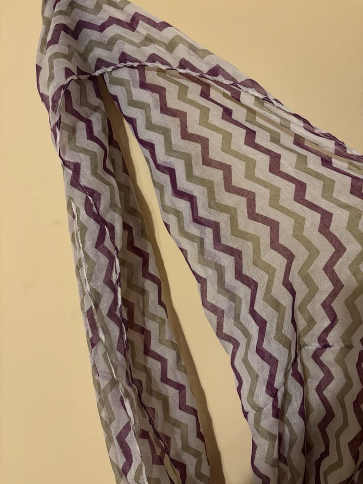 Bufanda Chevron Infinity púrpura y blanco Lavello Foto 4 de 4