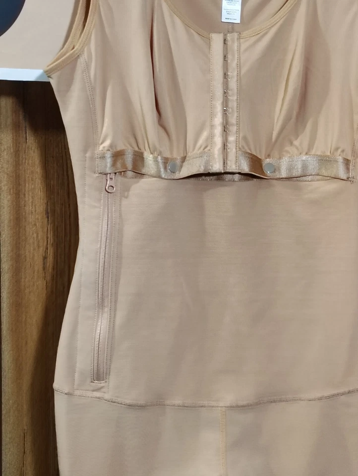 Ganchos e alças de ombro ajustáveis tamanho nude 3X ganchos e botões com zíper lateral - Imagem 4 de 4