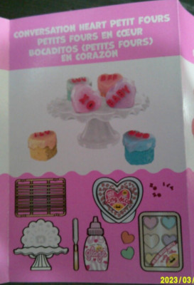 NEW MGA miniverse Make It Mini food Valentines CONVERSATION HEART PETIT FOURS