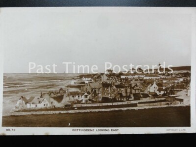 c1943 RP ROTTINGDENE Blick nach Osten zeigt Windmühle auf Hügel & Teestuben an der Küste