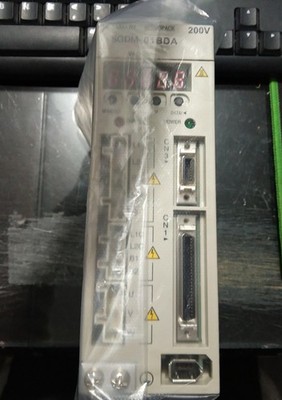 ONE NEW Yaskawa SGDM-01BDA 220V 100W servo drive