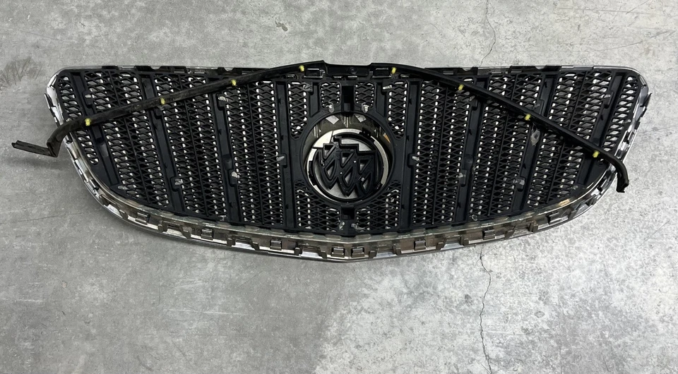 Conjunto emblema parrilla superior delantera Buick Lacrosse 2010-2013 cromo 20925291 OEM Foto 2 de 2
