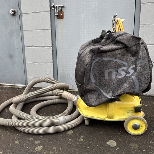 NSS M-1 PIG HEAVY DUTY PORTABLE VACUUM & BAG + HOSE WOW!! WORKS GOOD!