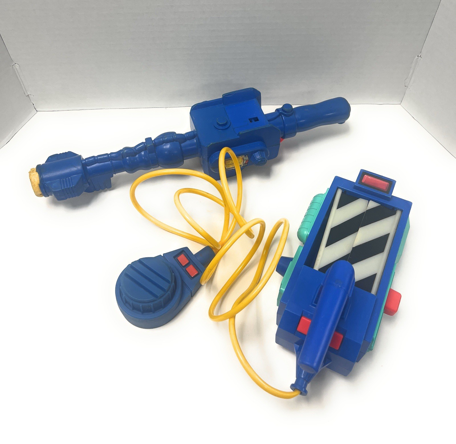 The Real Ghostbusters Proton Pack And Ghost Trap Kenner 1989 - As is Preowned