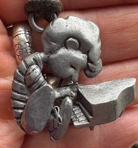 Vintage 1980s Schroeder Piano Necklace Peanuts Snoopy Starline Made In USA