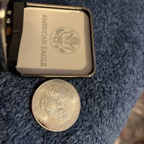 2005 1 Oz Fine Silver Dollar In Case. It Is A Beautiful Coin