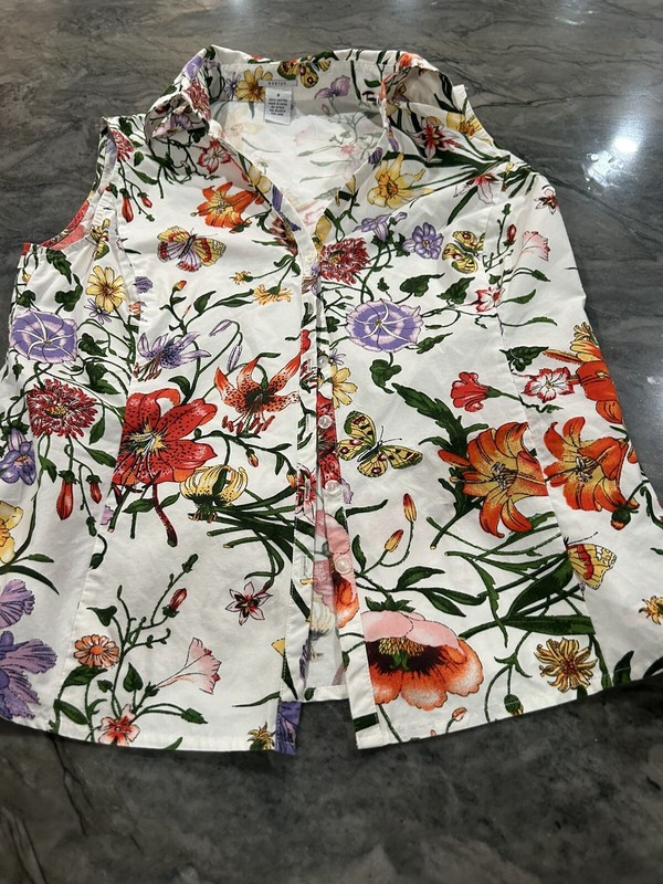 Evelyn Woman’s Sleeveless Button Up Floral Shirt, Size 8
