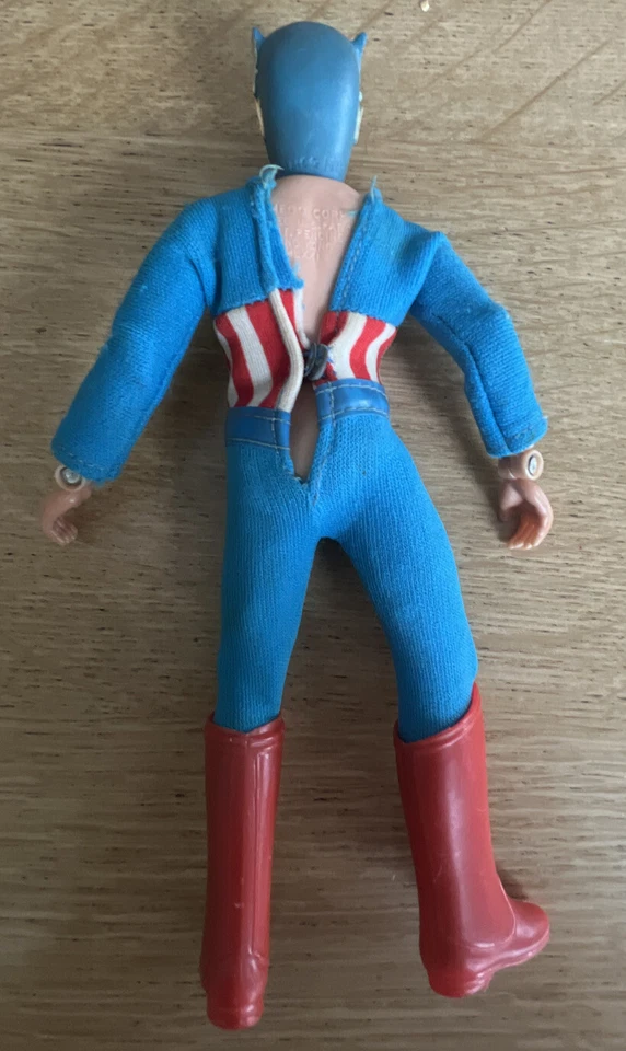 Винтажная экшн-фигурка Marvel Captain America Original 1973 Mego 8 дюймов - Изображение 3 из 4