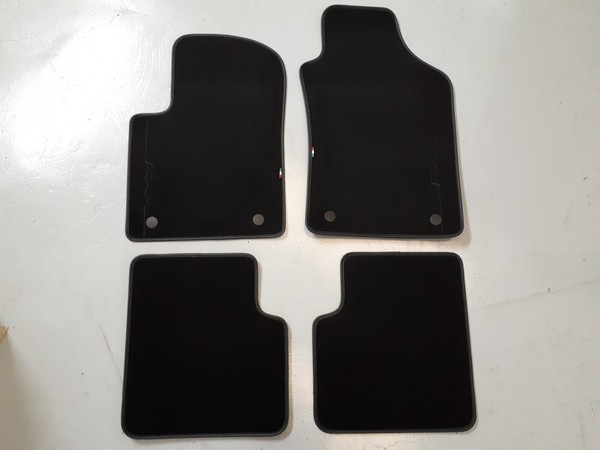 4Er Set Textil FußMatten Fiat 500 (2015-2024) Original Stickerei Schwarz-image