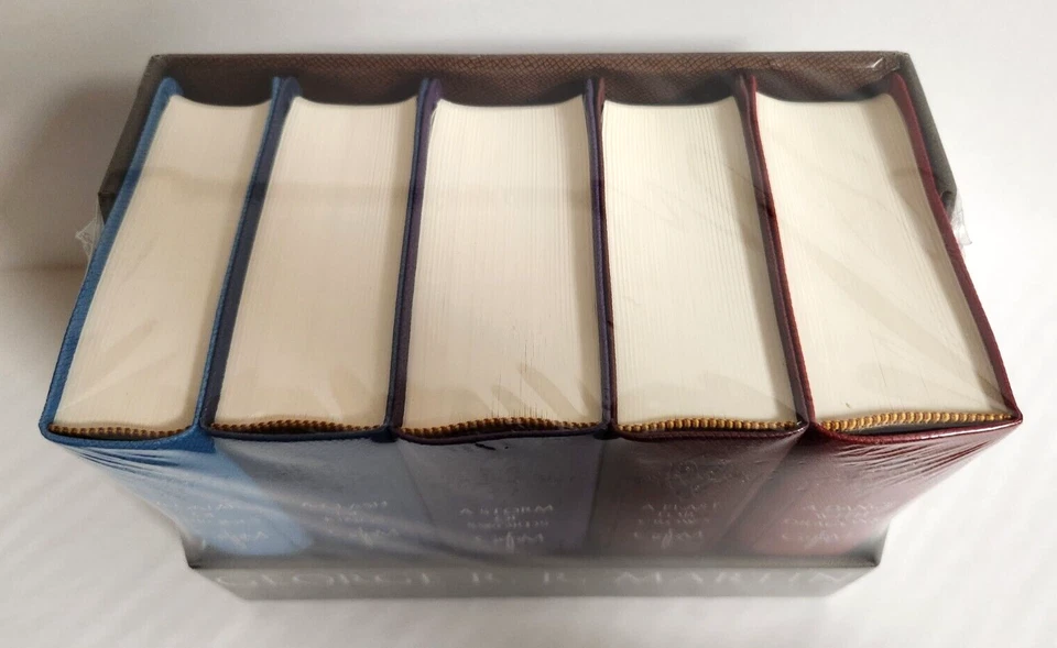 George RR Martin Game Of Thrones A Song Of Ice And Fire Book Set Leather 5 Books Foto 3 de 3