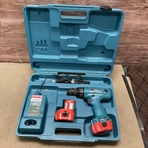 Makita DC 9.6V 6203D Steel 3/8 Drill Set, Battery Charger, Batteries & Case