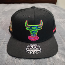 Mitchell  Ness Chicago Bulls NBA Fitted Hat 7 1/2 Black Pink Green Anniversary