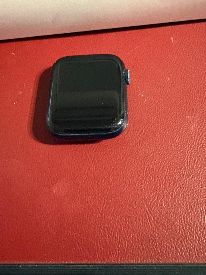 Apple Watch Series 6 44mm Aluminiumgehäuse-Blau mit Sportarmband in Dunkelmarine - Bild 2 von 4