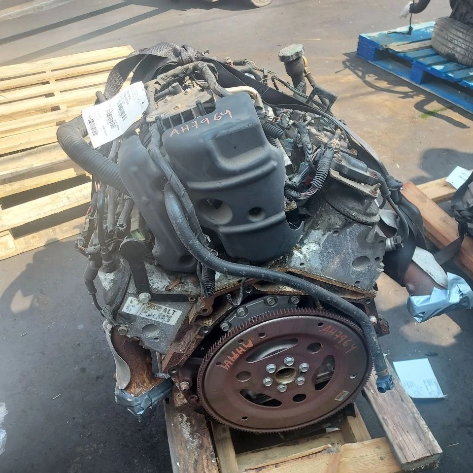 Engine 5.3L VIN 0 8th Digit Opt Lmg Fits 10-14 SUBURBAN 1500 176K MILES 314925 - Image 4 of 4